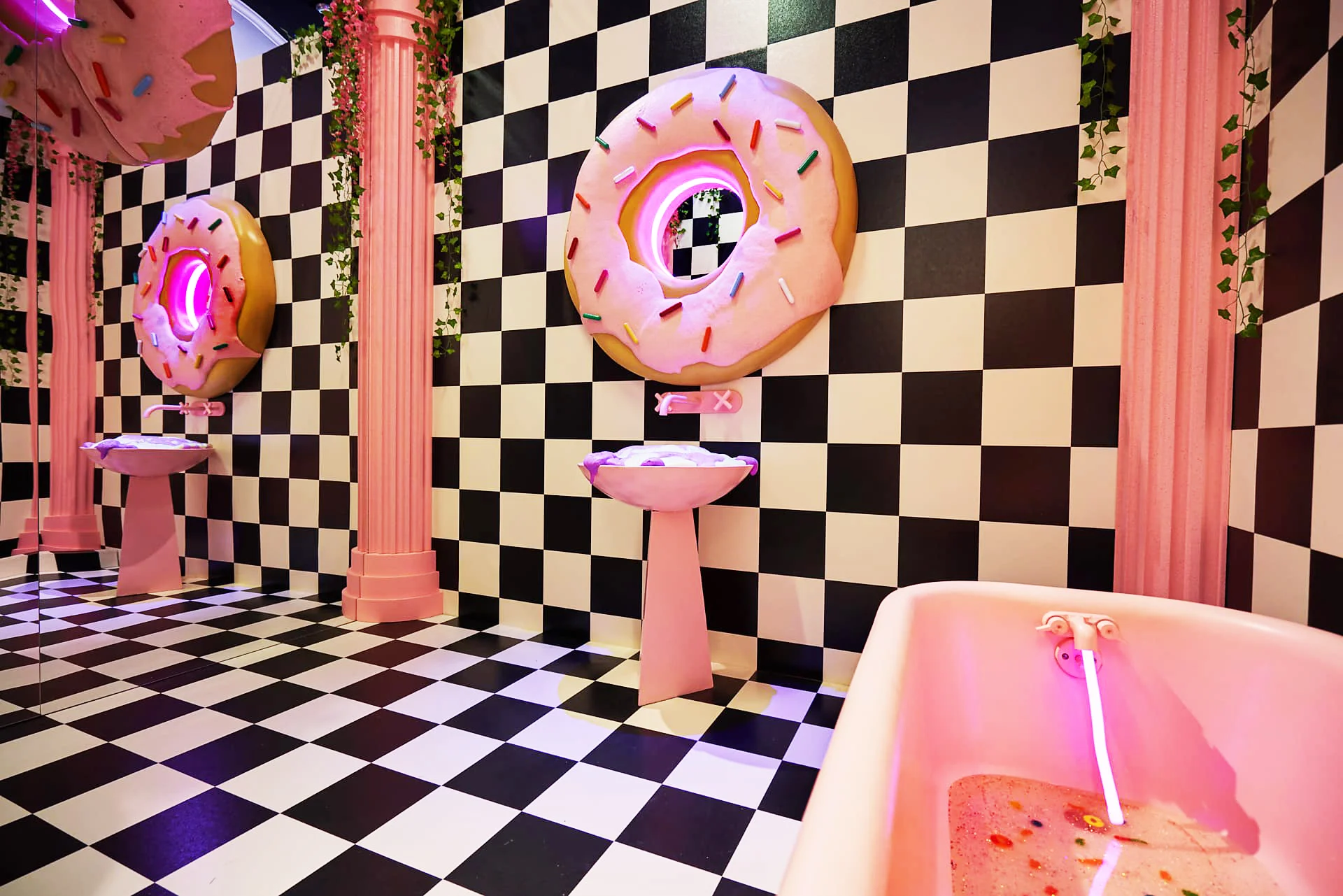 POP-UP IMMERSIVE ART INSTALLATION SWEET PHOTO - JONATHAN ZIZZO TOOTH HOTEL - DALLAS, TX - 2018