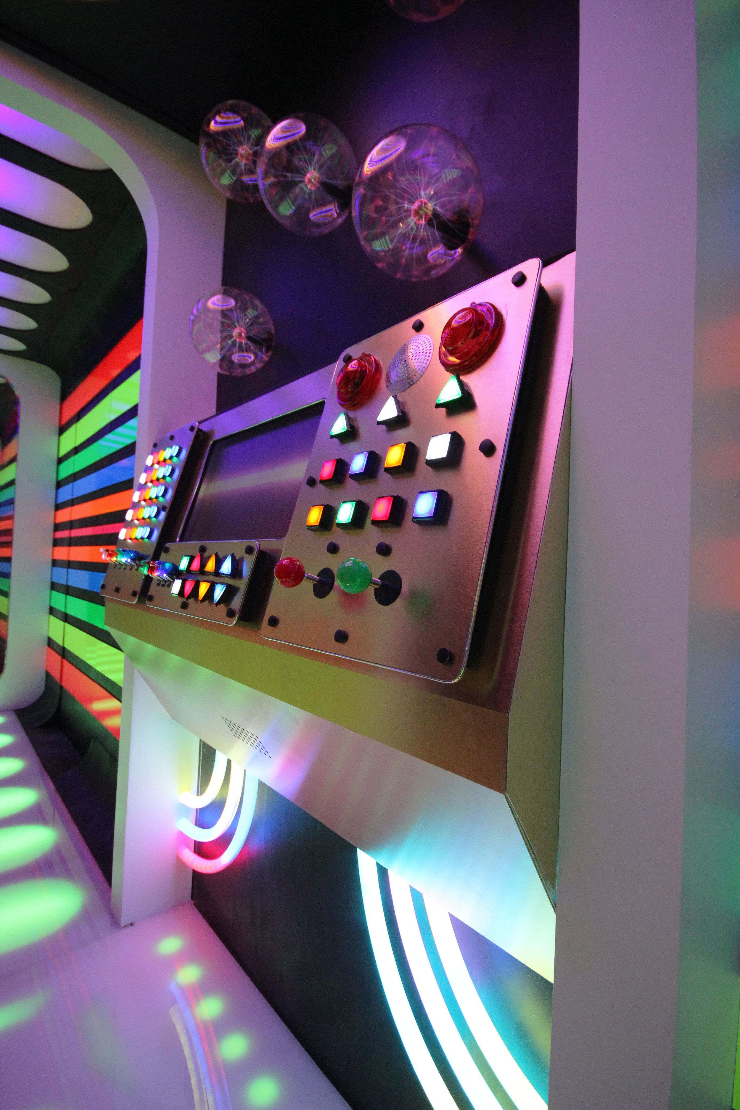 RAINBOW POWERED ROCKET SHIP PHOTO - MILAN BENDER SWEET TOOTH HOTEL 1955 - DALLAS, TX - 2018