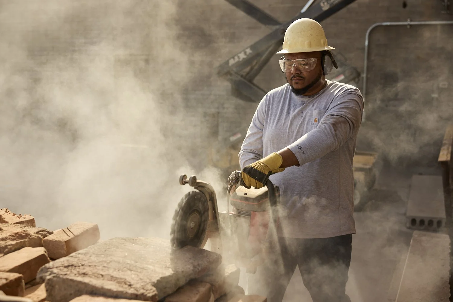 Construction_Shot_04_Catalog-8_CuttingCement_Carhartt_Longsleeve_Tees_Unisex_6066.jpg