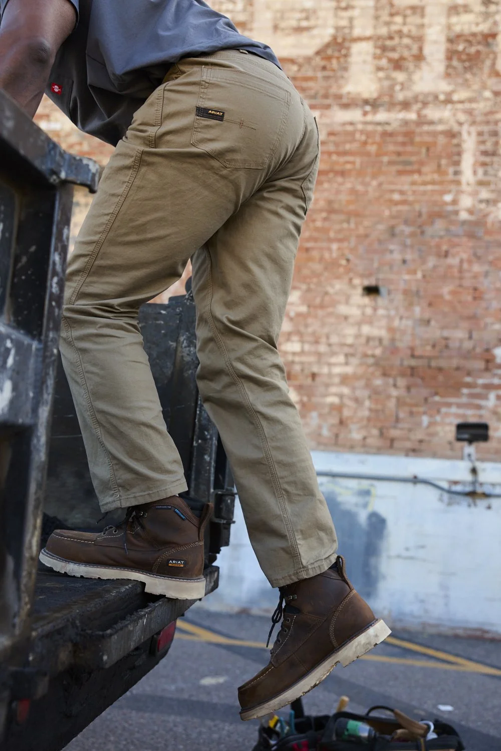Construction_Shot_09_Catalog-21_Alley_MensBrandedPants_Ariat_V2_9771.jpg