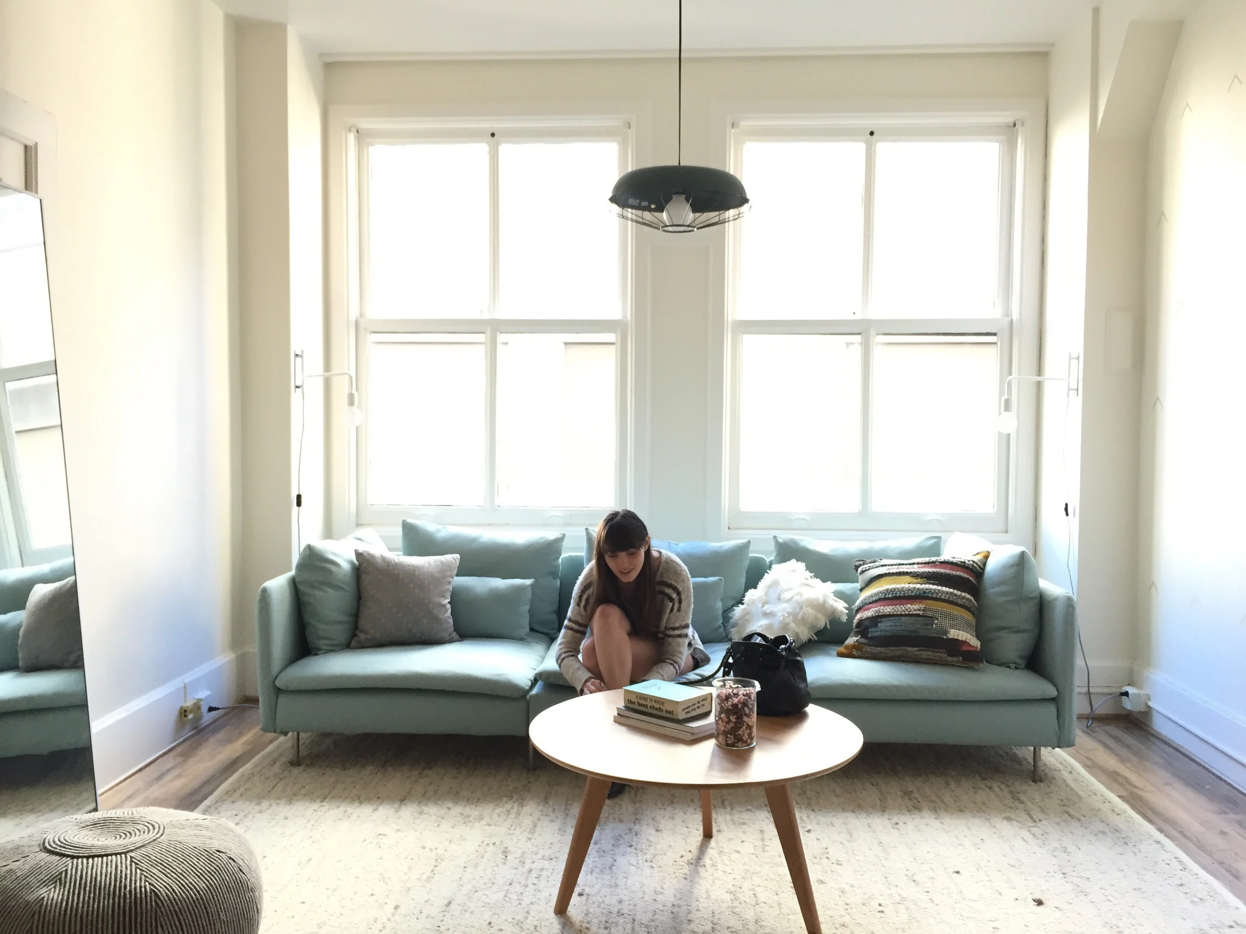 Amazing beautiful light and this couch is amazing!