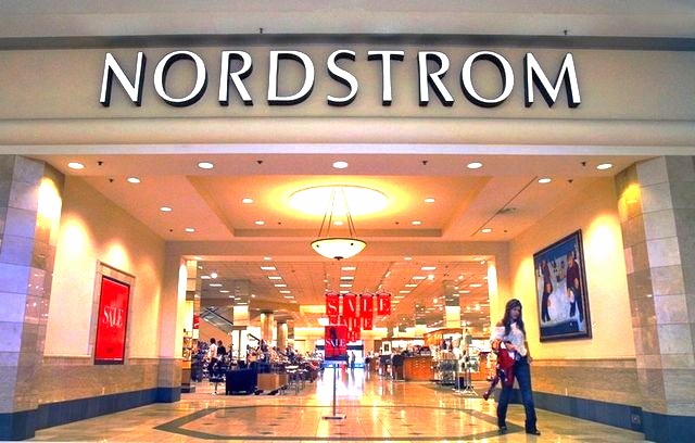 American Nordstrom stores achieve annual per square foot sales of about US $470. Photo: indystar.com