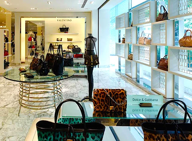 Natural light bathes designer handbags at Nordstrom's Naples, Florida store. Photo: Callison Architecture (click to enlarge)