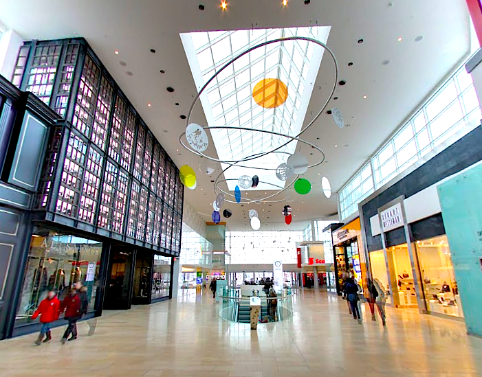 Yorkdale Shopping Centre. Photo: Wisdek 