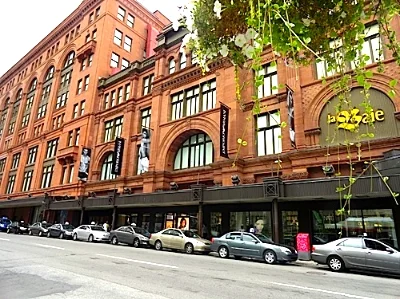 Hudson's Bay, downtown Montreal. Photo courtesy of Cynthia Cheng Mintz of&nbsp;  DelectablyChic!&nbsp;  (  www.delectablychic.com  ) [  Photo Link  ]