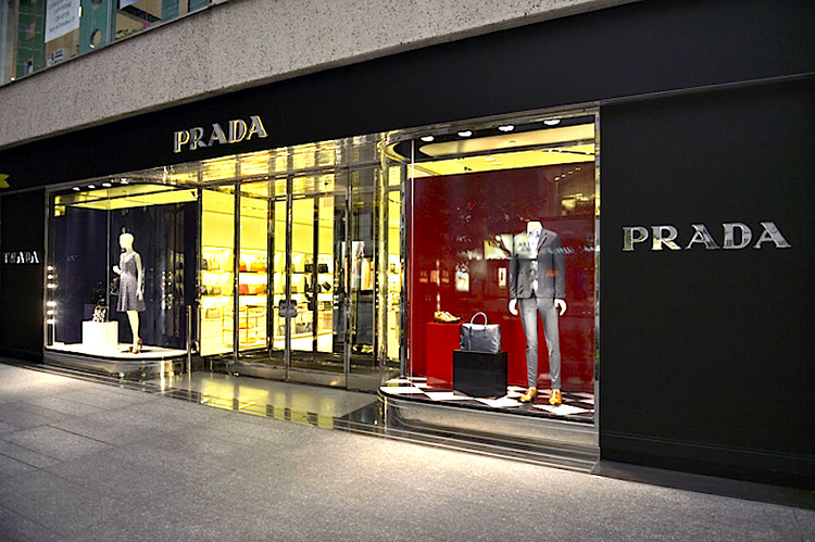 131 Bloor St. W., Toronto. Photo: retaildesignblog.net