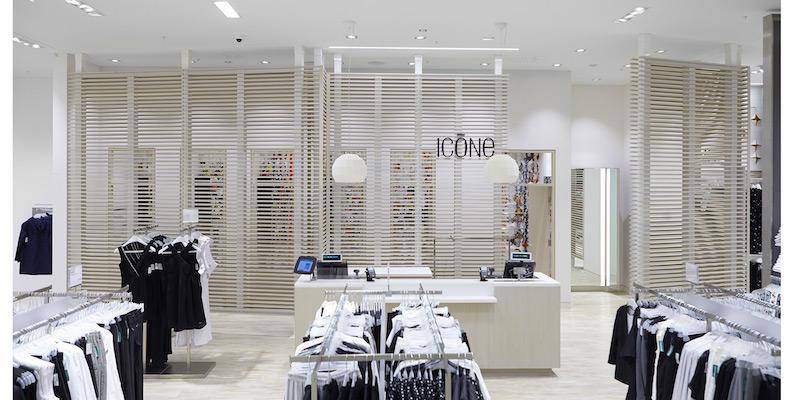 Simple yet elegant wall treatment creating separated visibility. 
