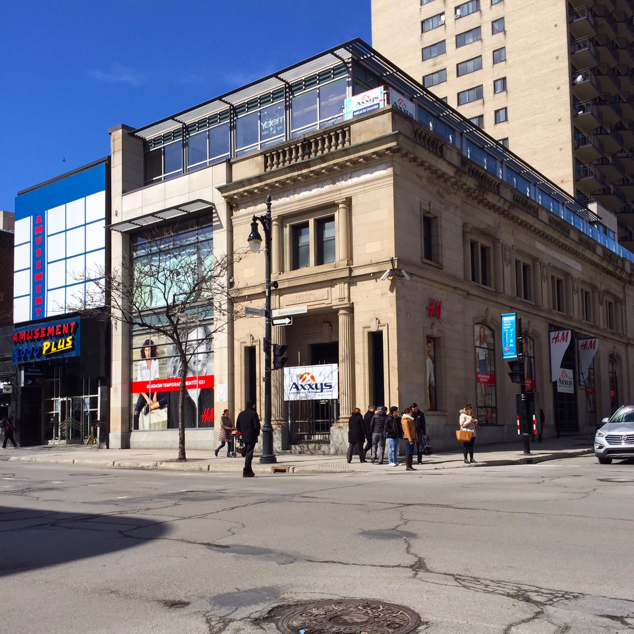 The temporary location on Saint Catherine at Crescent. Photo: Maxime Frechette