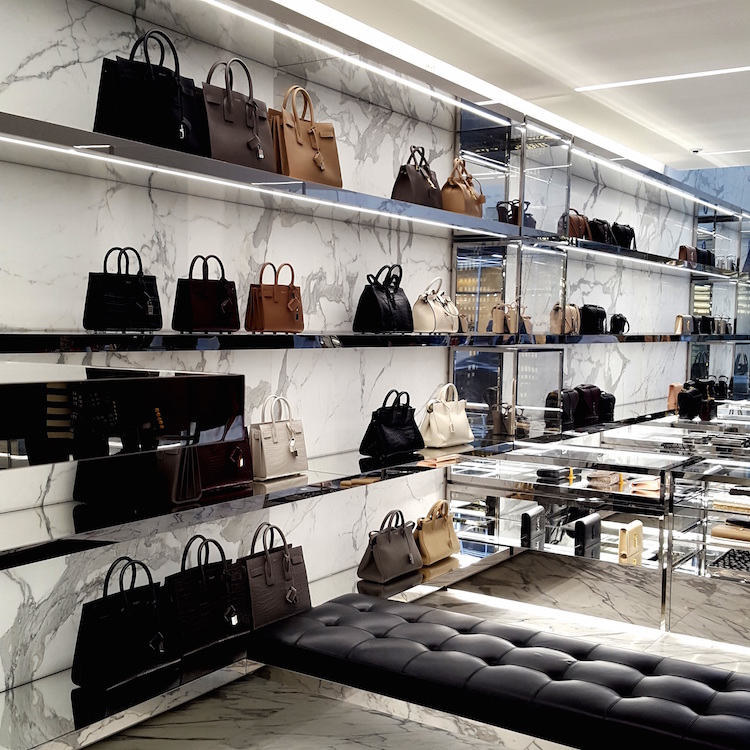 Women's ground-floor accessories. Photo: Helen Siwak (@helensiwak)