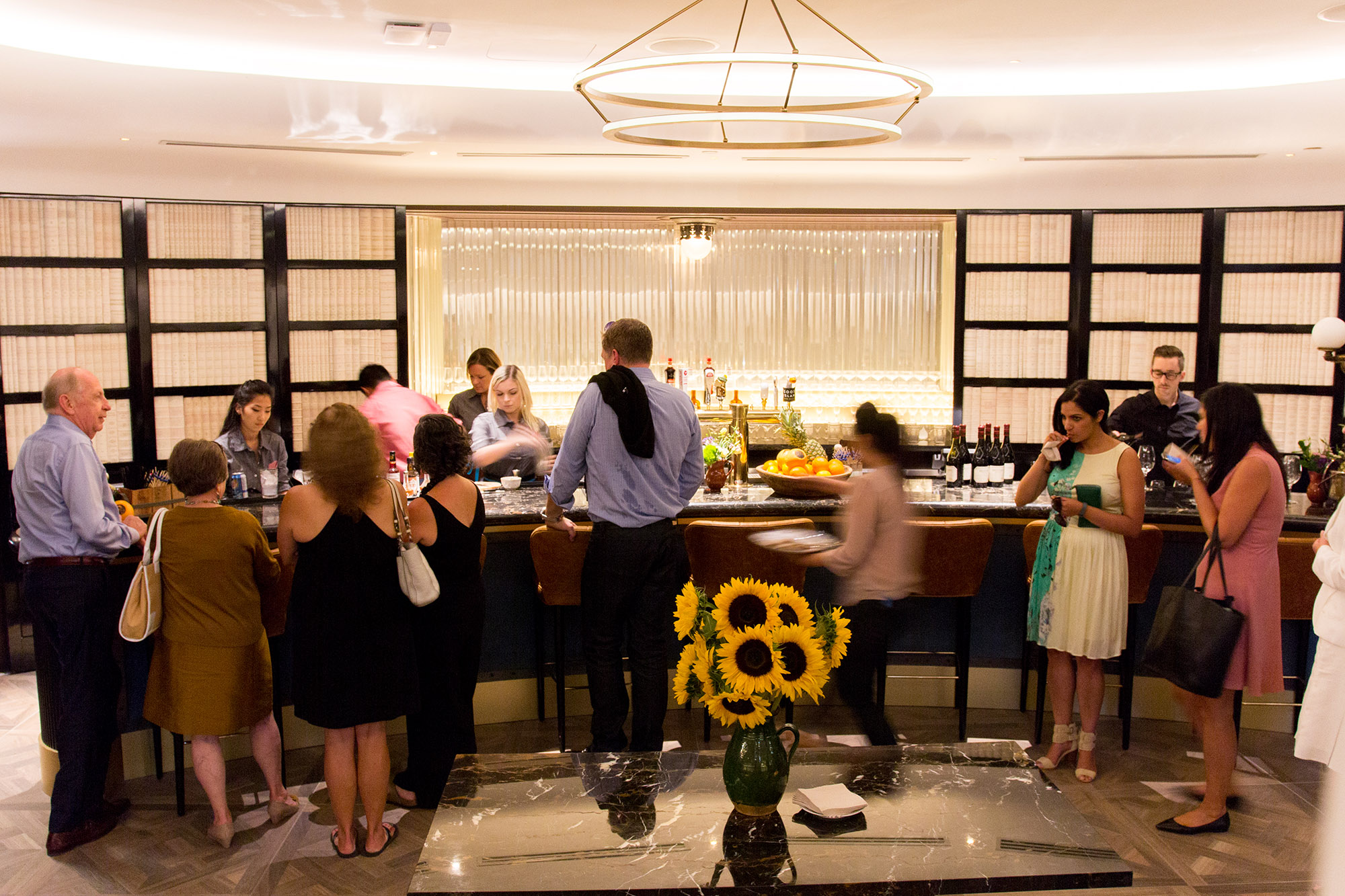 Lower level bar, Photo: lenarestaurante.com