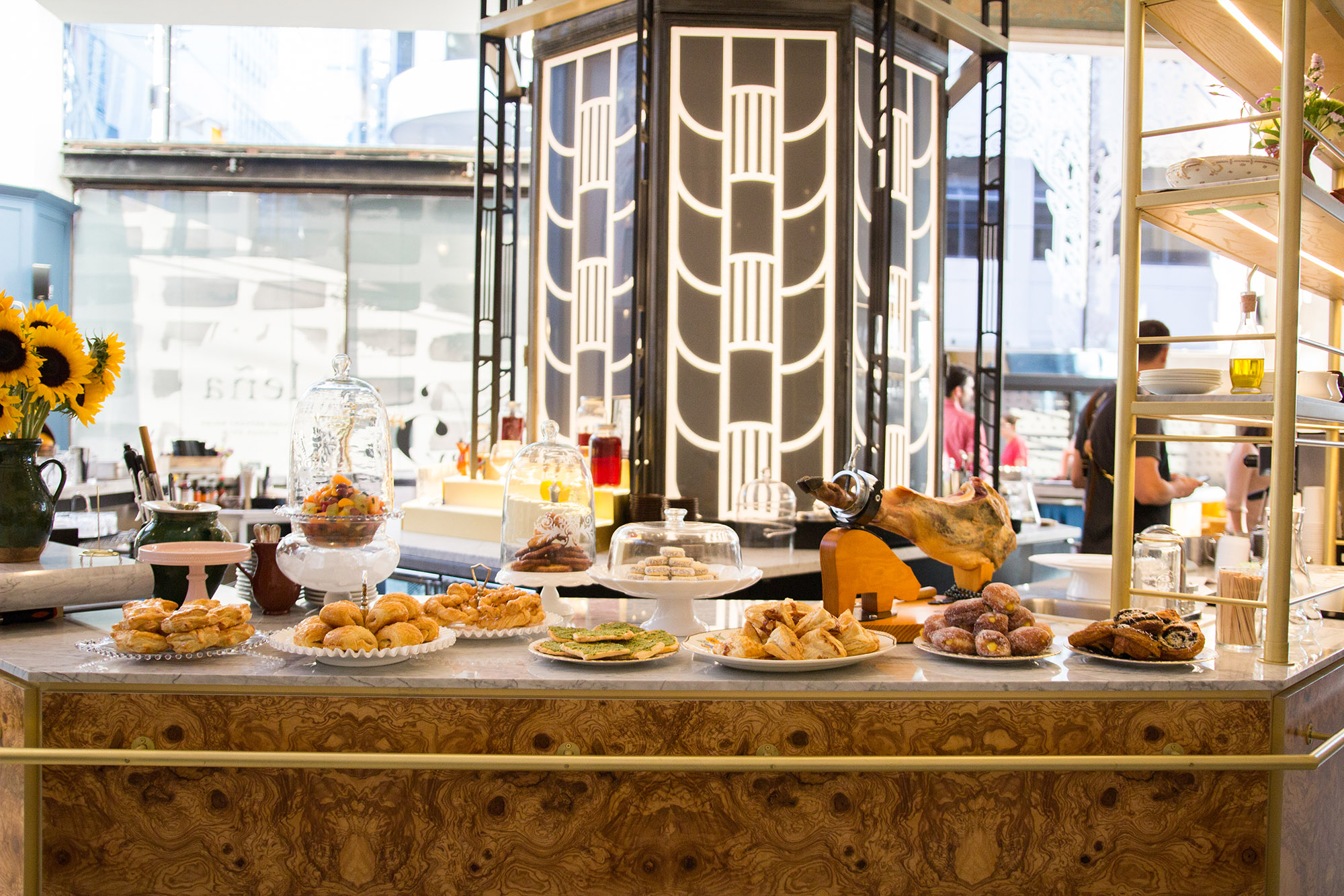 Breakfast selection at the ground-floor octagonal bar. Photo: lenarestaurante.com