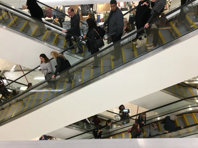 (Escalators during the grand opening)&nbsp;
