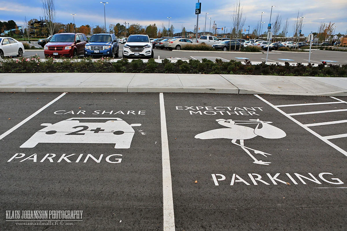 (Over 6,000 parking spaces in the centre)&nbsp;