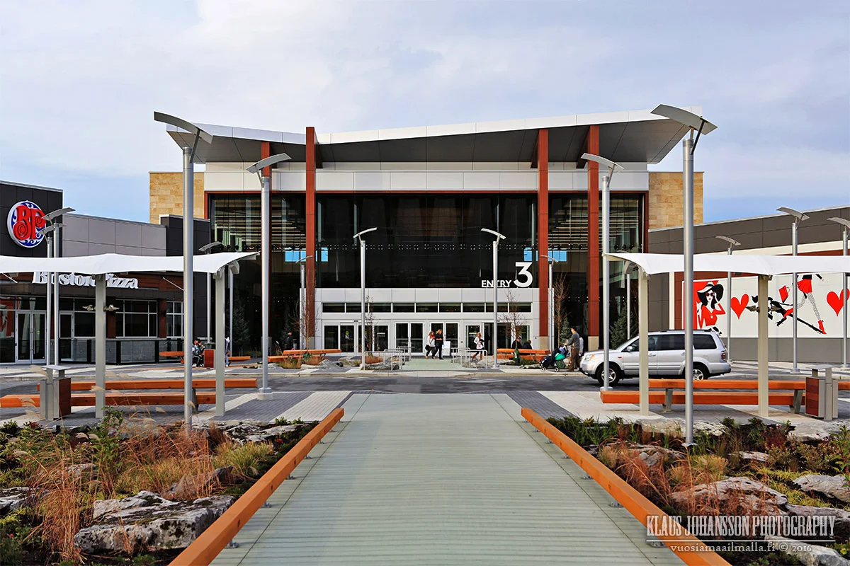 (Exiting the centre, and this photo tour)&nbsp;