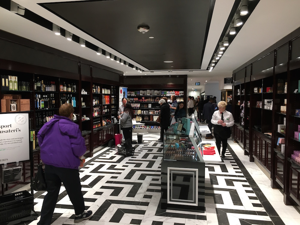 (Luxurious olive oils and chocolates) 
