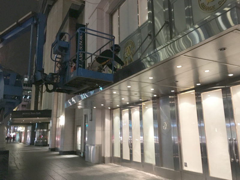 (Signage being removed from Williams Sonoma at 100 Bloor St. W. at about 9:00pm on Wednesday, January 18)