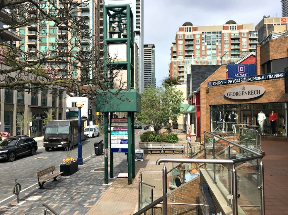 (looking northeast onto yorkville avenue from 101 yorkville avenue) 