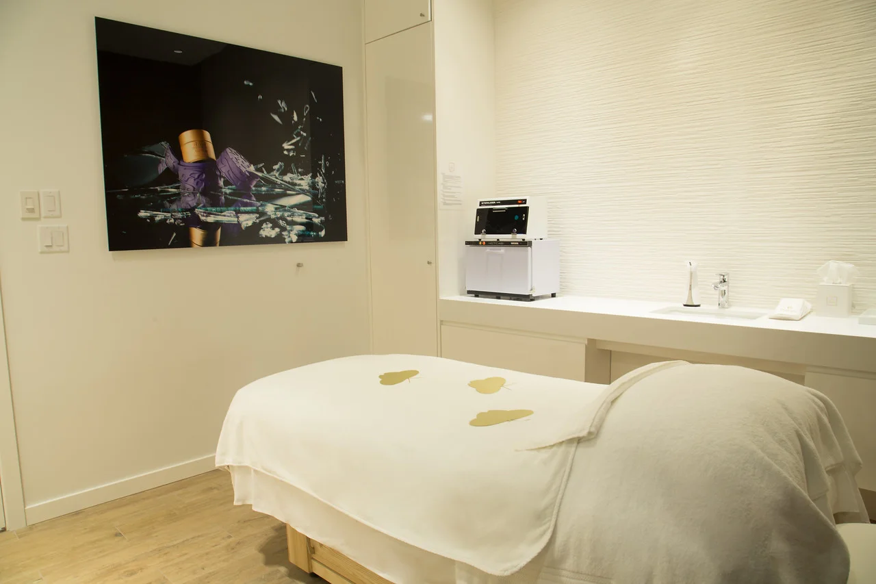 (treatment room)&nbsp;