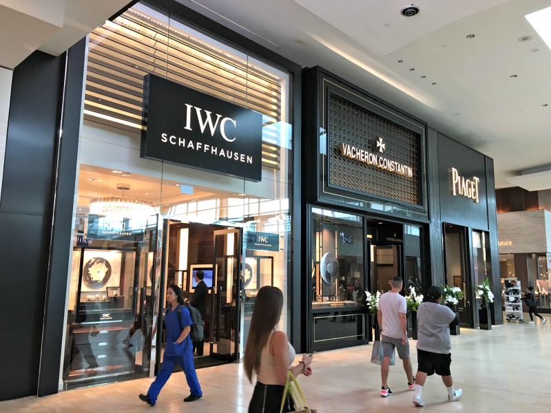 (At yorkdale. photo: craig Patters0n) 