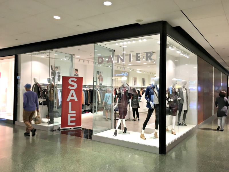 (NEW DOWNTOWN TORONTO STORE. PHOTO: CRAIG PATTERSON) 