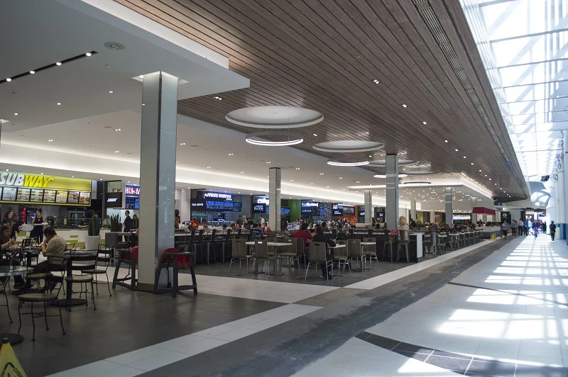 (food hall 'Espace Gourmet'. Photo: Oxford properties group) 