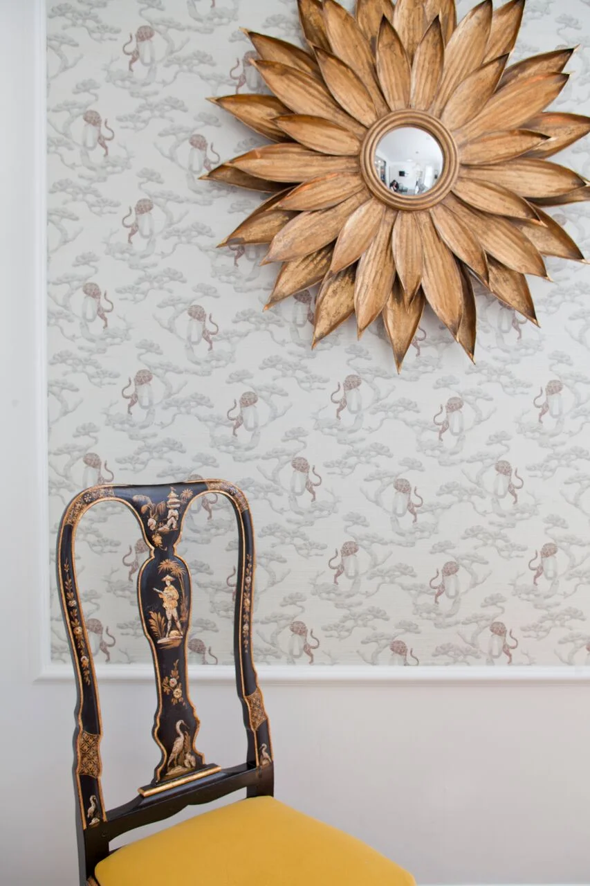 (VIP Meeting Room Details - Chair and wallpaper)&nbsp;
