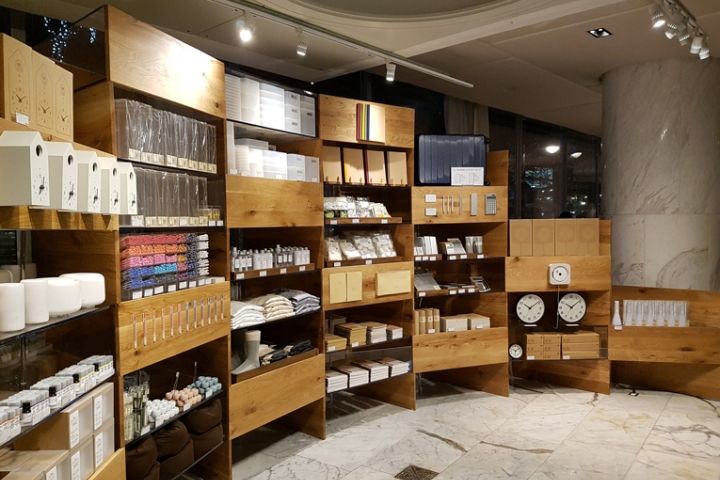(Muji pop-up in vancouver. appointments had to be made prior to shop in the space, and all reservations were reportedly full. Photo: retaildesignblog.com)