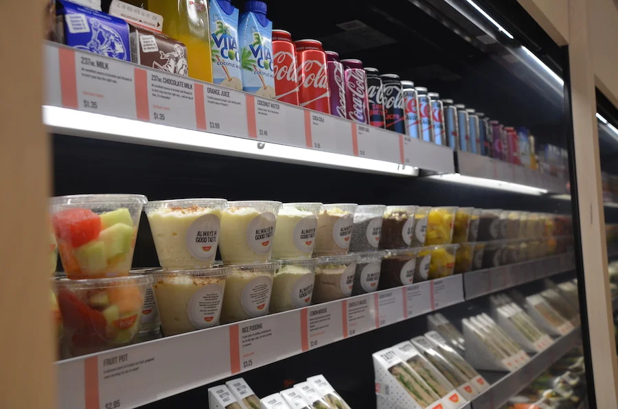 (Grab-and-go items in the refrigerator area)&nbsp;
