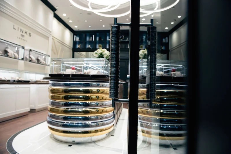 (Details: door handle at the front of the new Yorkdale store)&nbsp;