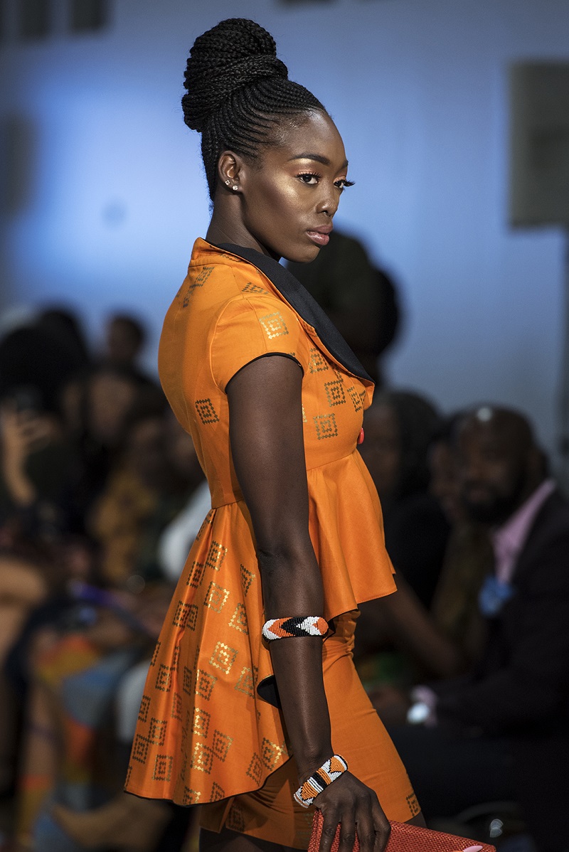 (DRESS/BAG: www.instagram.com/divinesdesigN )