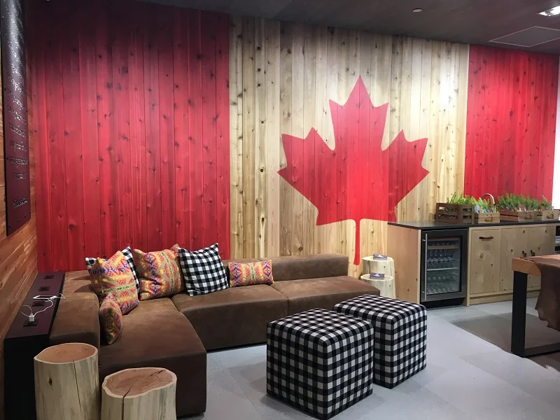 (Seating area with phone recharging stations)&nbsp;