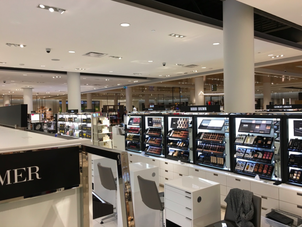 (Cosmetics hall) 