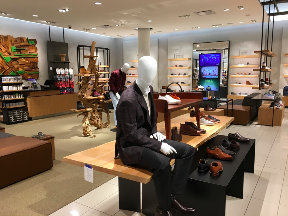 (Men's footwear department) 