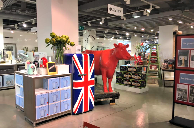 (Above and below: The award-winning 7th floor at Hudson's Bay, Queen Street) 