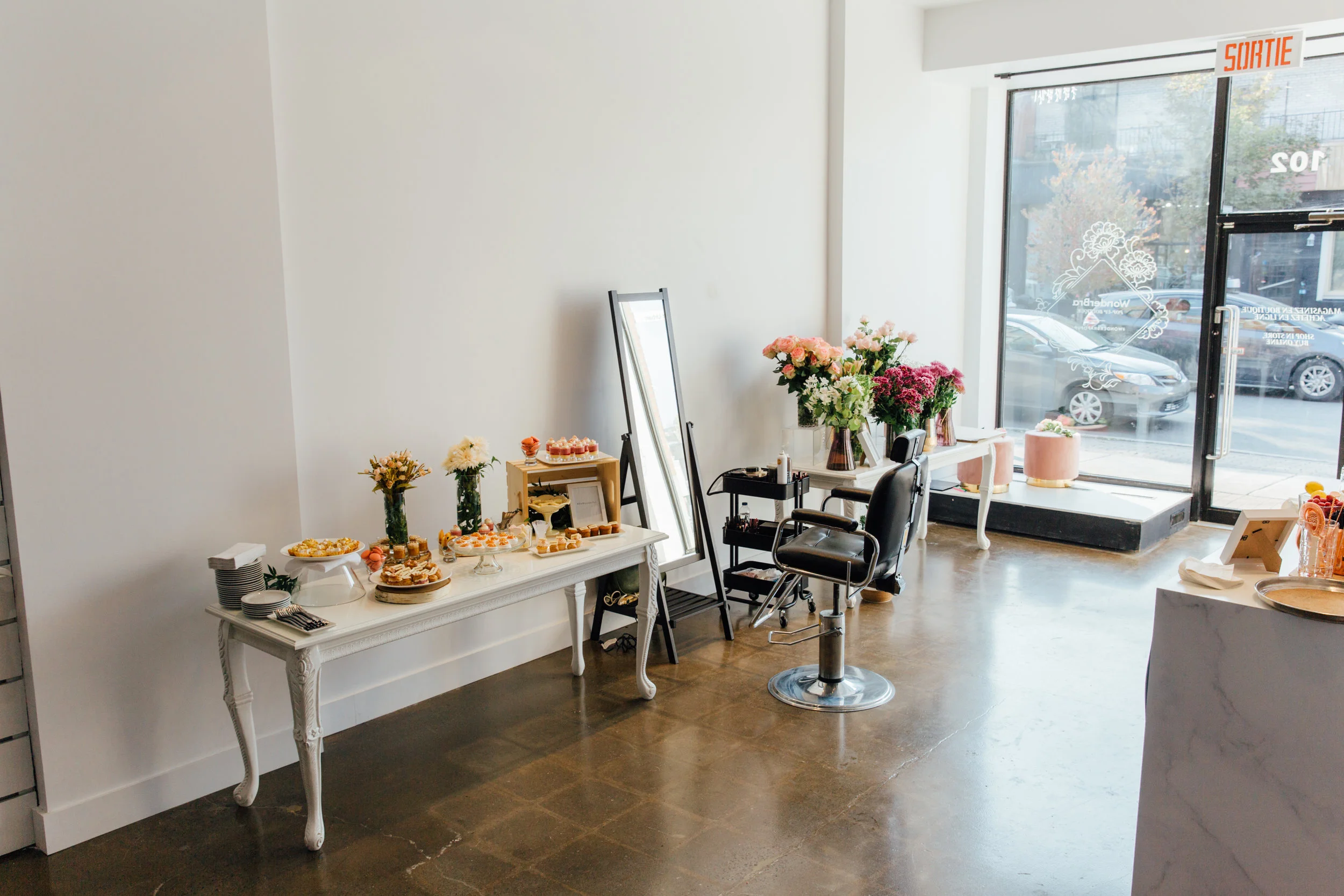 (Wonderbra pop-up in Montreal last week. Photo: Kelly Jacob)&nbsp;