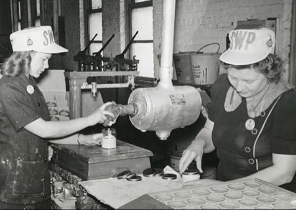   Female workers at Sherwin-Williams during WWII -&nbsp;Sherwin-Williams Instagram  