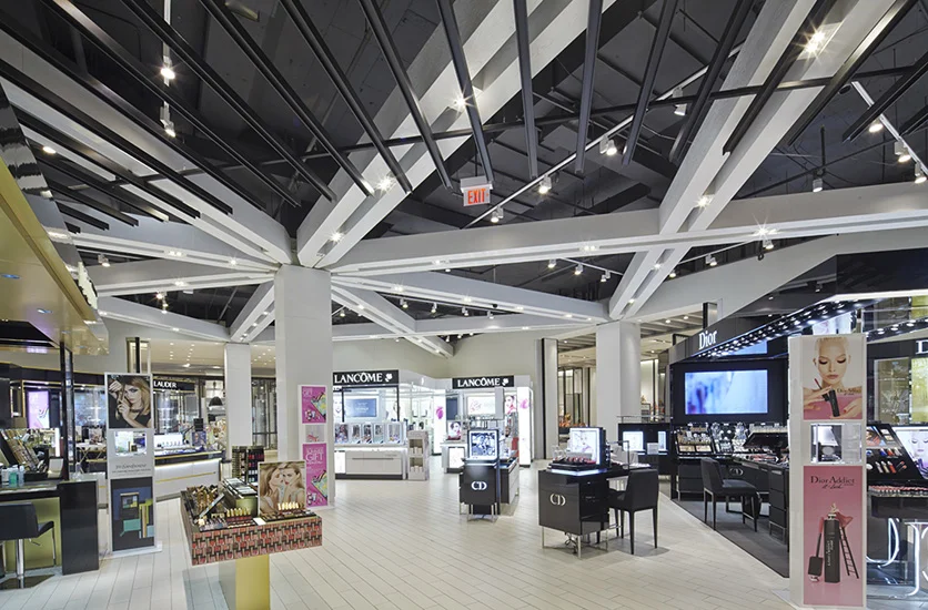 (Yorkdale beauty hall. Photo:&nbsp; alexrebanks.com )&nbsp;