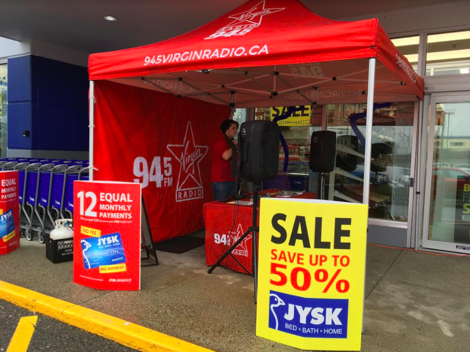 (Above and below: Virgin Radio was at the opening, checking out new product)&nbsp;