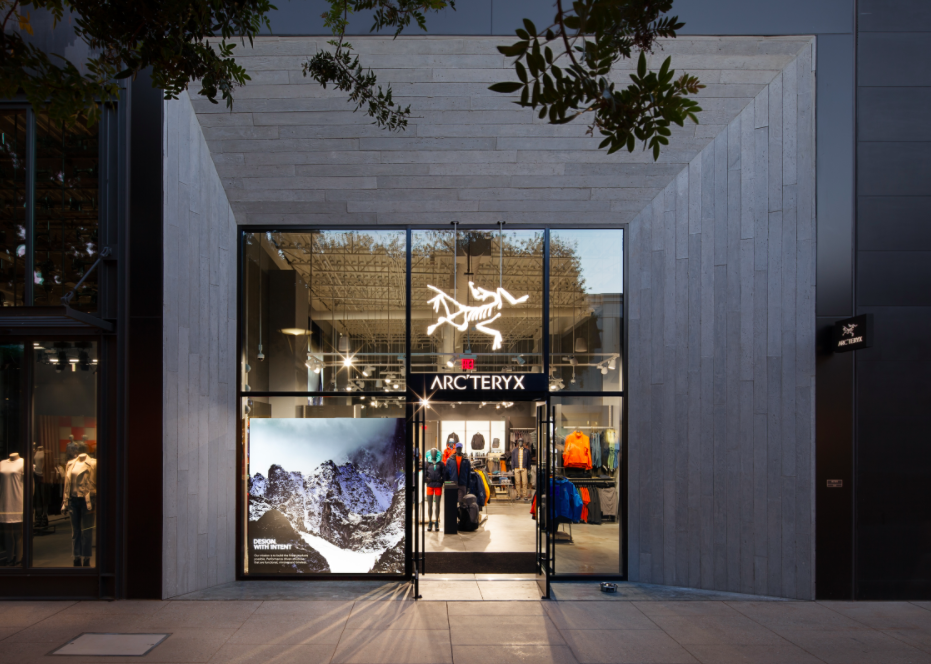 (Stanford Shopping Centre, Palo Alto, California)&nbsp;