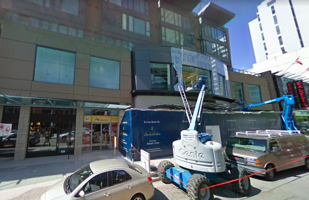 (Aldeasa Duty Free gave up its ground Floor to Brooks Bros. in the spring of 2009 prior to closing altogether. Photo: Google Street View)