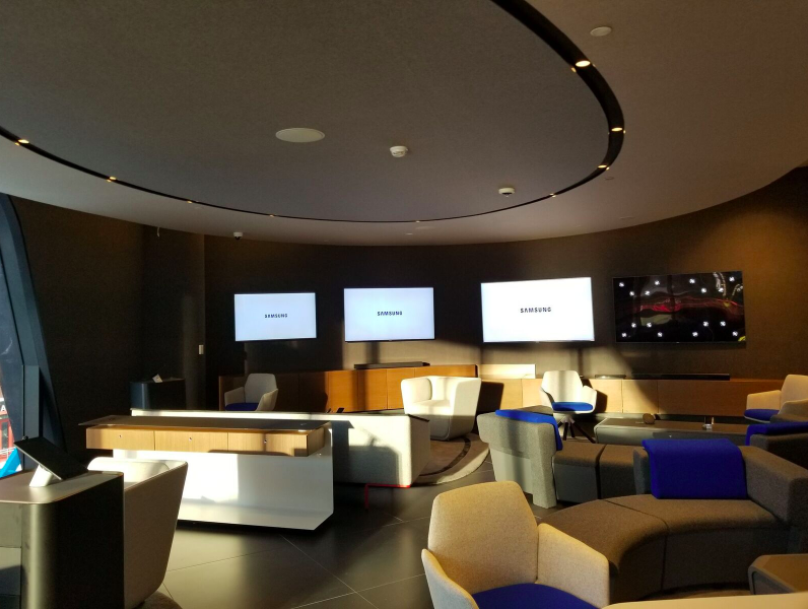 (Screens and seating area on the store's second floor. Photo: Samsung)&nbsp;