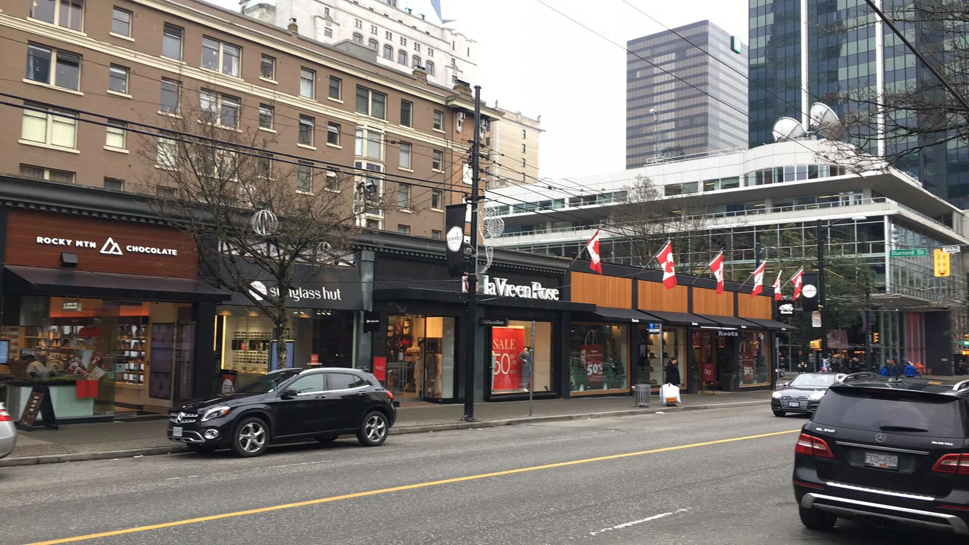 (Looking along the 1000 block eastward towards Victoria's Secret. Photo: Lee Rivett) 