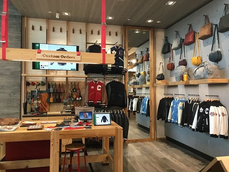  Roots Cabin: CUSTOMIZATION AREA IN THE NEW YORKDALE STORE. Photo: Roots