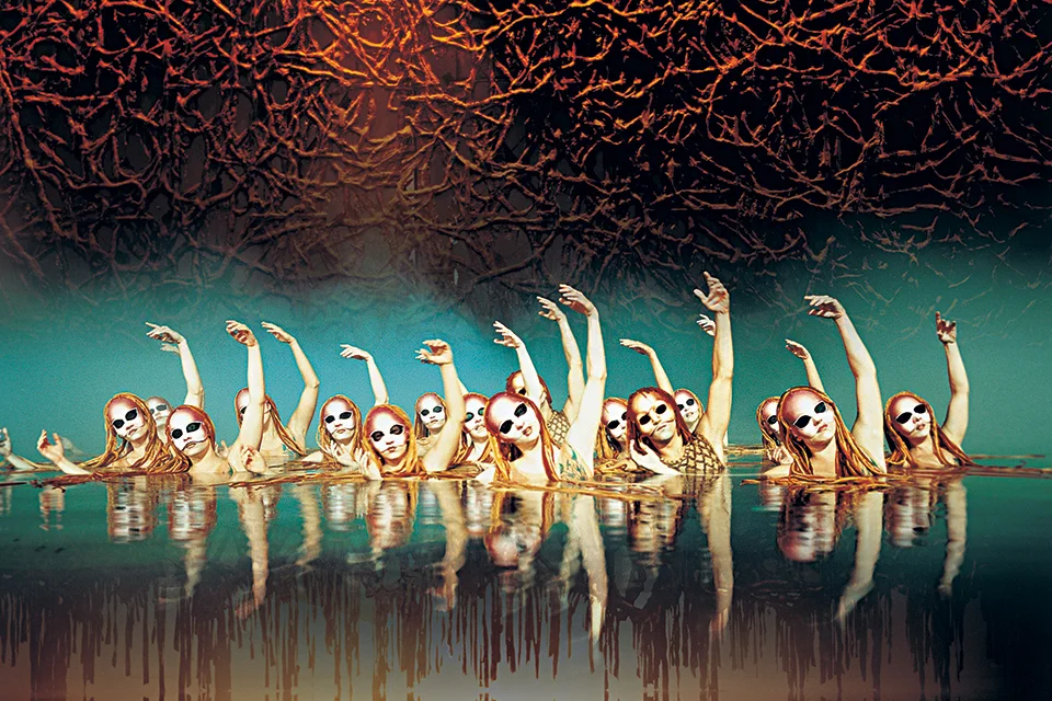 Synchronized Swimming from "O". Photo: Cirque du Soleil/Veronique Vial