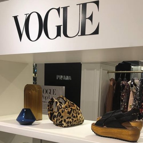 Vogue+PopUp+Holt+Renfrew+(2).jpg