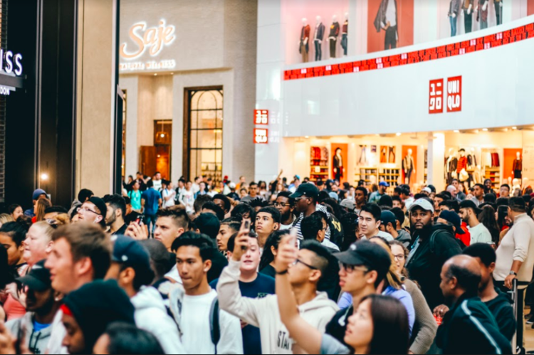 Crowds at the Yorkdale store opening on August 5, 2017, via OVO/Media Profile.