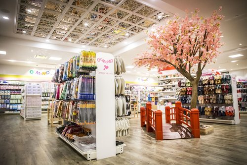 West Edmonton Mall Location. Photos: Oomomo