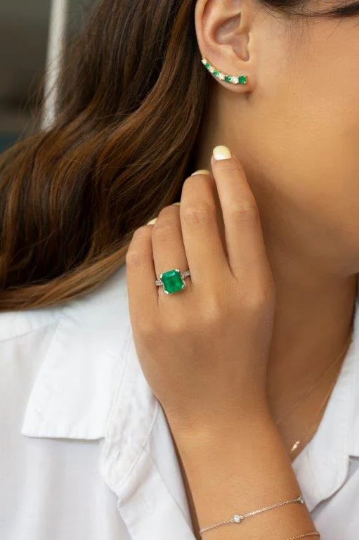 Emerald_ring_ear crawler.jpg