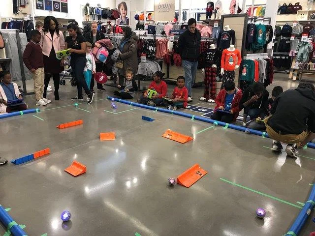 Coding Corners inside Old Navy were hosted by Tracey Moore and celebrated the store’s Grand Opening. Facilitated by create IT, kids participated in coding and robotics activities helping strengthen computer literacy with experiential learning. Old Navy made a significant donation to Boys and Girls Clubs of York Region. Photo credit: Hillcrest