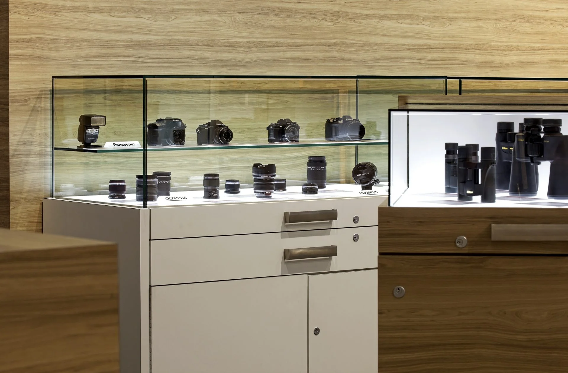 Inside-picture-Henrys-Camera-location-Oakville-Builditbydesign5-1920x1262.jpg